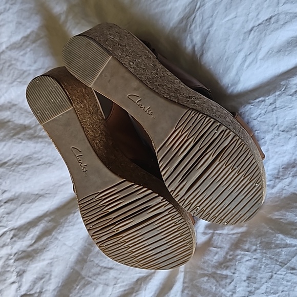 CLARKS s7 “Comfort Collection” cork wedges Leather uppers Neutral color - Picture 8 of 8